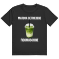 Schwarzes T-Shirt mit Spruch-Aufdruck auf der Brust, Motiv „Matcha betrieben"