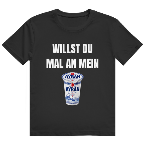 Weißes T-Shirt mit farbenfrohem AYRAN-Becher Motiv und Aufdruck 'WILLST DU MAL AN MEIN AYRAN'